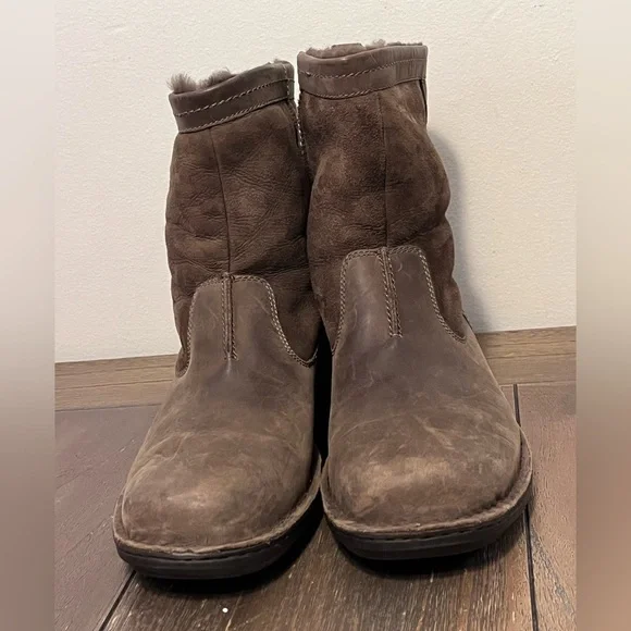 UGG Hartsville Brown Boots Mens size 9 - Picture 2 of 11